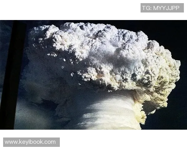 水下奇观足球球星英姿尽显速度与力量的震撼瞬间 水下奇观足球球星英姿尽显速度与力量的震撼瞬间